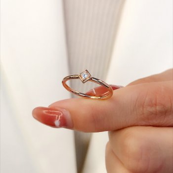 BR040 时尚钻石女戒